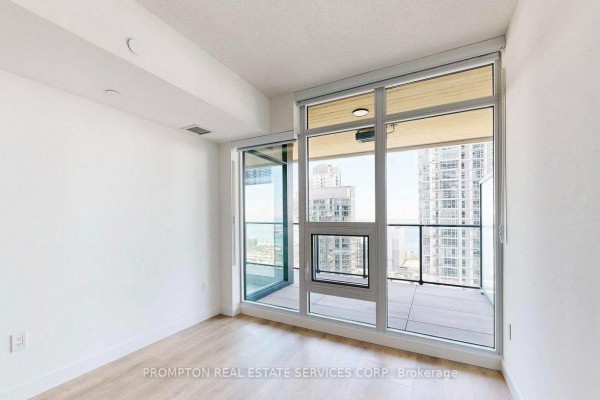 2306 - 1 Concord Cityplace Way, Toronto, ON M5V0X3 Photo 3