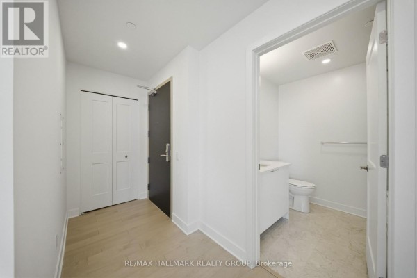 Living room - 2306 - 180 George Street, Ottawa, ON K1N0G8 Photo 4