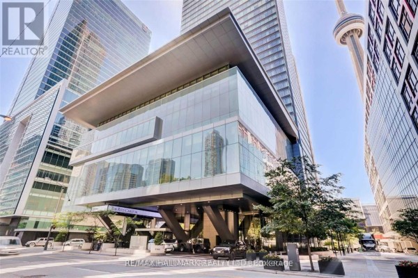 Living room - 2306 - 183 Wellington Street W, Toronto, ON M5V0A1 Photo 2