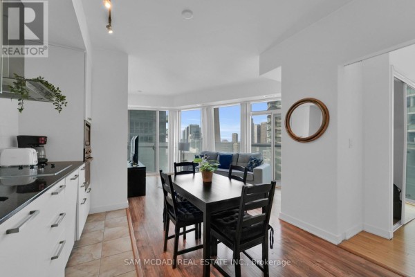 2307 - 12 York Street, Toronto, ON, photo 2