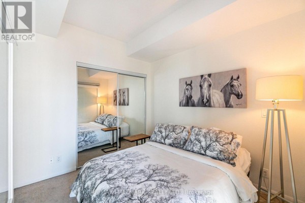 Primary Bedroom - 2307 - 832 Bay Street, Toronto, ON M5S1Z6 Photo 3