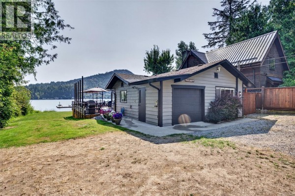Living room - 2307 Stevenson Rd, Shawnigan Lake, BC V0R2W0 Photo 5
