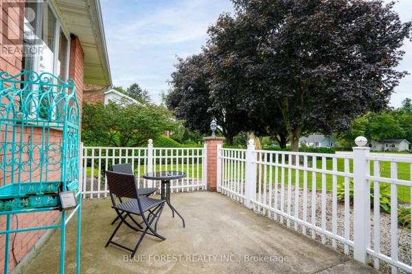23081 Pioneer Line, West Elgin, ON N0L2C0 Photo 5