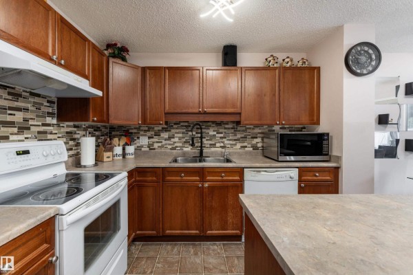Dining room - 2309 27 Av Nw, Edmonton, AB T6T0A5 Photo 2