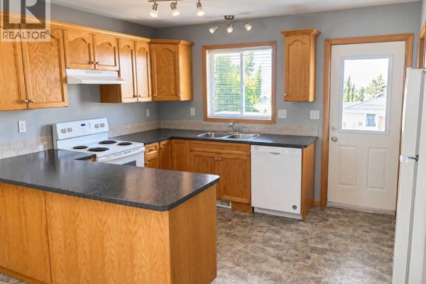 231 & 233 Kendrew Drive, Red Deer, AB T4P3Z1 Photo 2