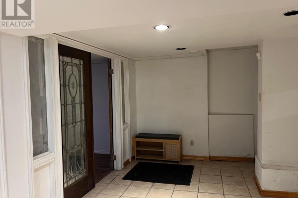 231 Clinton Street, Toronto, ON M6G2Y4 Photo 4