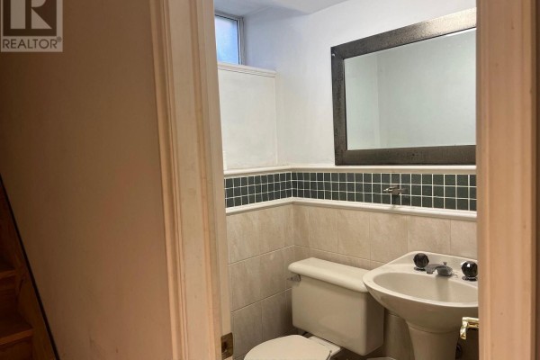 231 Clinton Street, Toronto, ON M6G2Y4 Photo 5