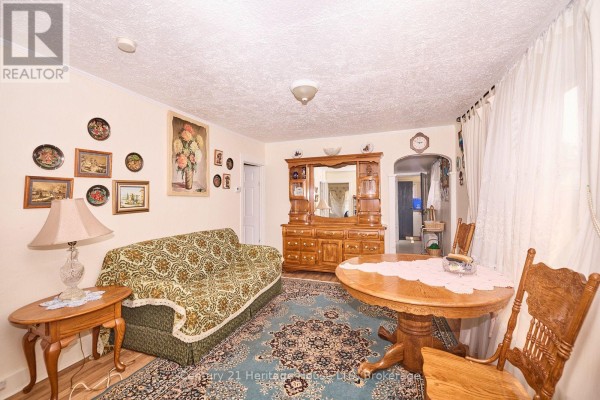 Sunroom - 231 Dufferin Street, Fort Erie, ON L2A2T7 Photo 5