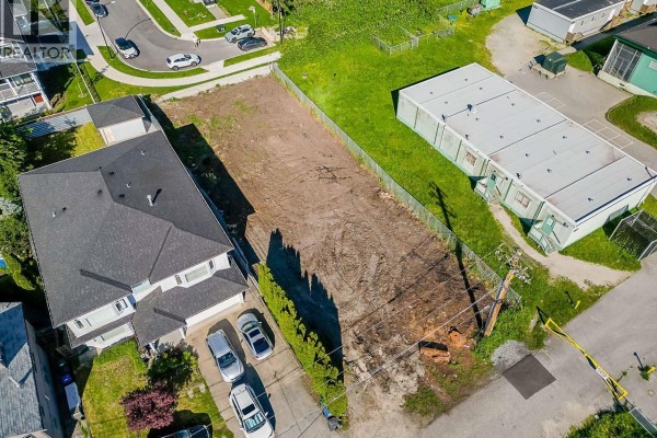 231 Lawrence Street, New Westminster, BC V3M5K9 Photo 4
