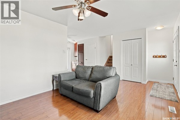 Living room - 231 Priel Crescent, Saskatoon, SK S7M4P6 Photo 5