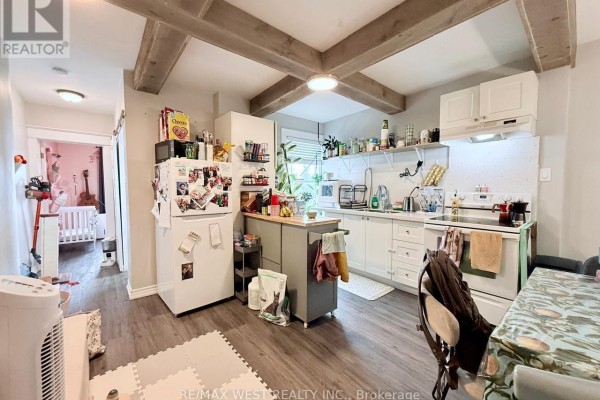 231 Rosemount Avenue, Toronto, ON, photo 2
