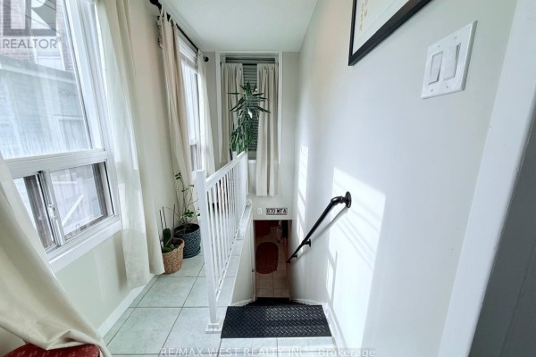 Bedroom - 231 Rosemount Avenue, Toronto, ON M6H2N2 Photo 5