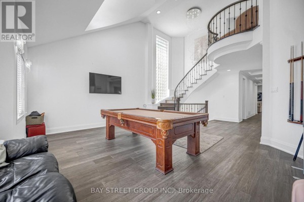 Family room - 231 Shaftsbury Avenue N, Richmond Hill, ON L4C0E8 Photo 5