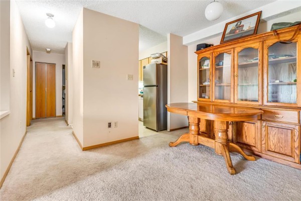 Living room - 2310 1048 Bairdmore Boulevard, Winnipeg, MB R3T5J7 Photo 4