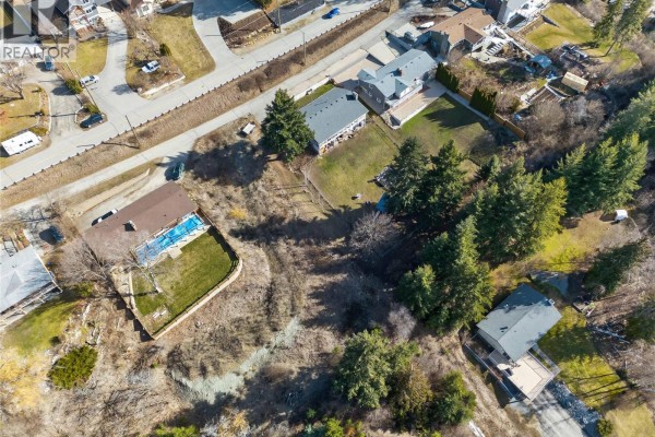 2311 28 Street, Salmon Arm, BC, photo 2