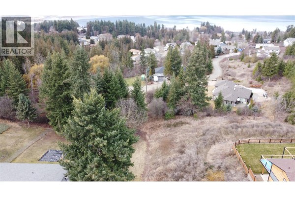 2311 28 Street, Salmon Arm, BC, photo 3