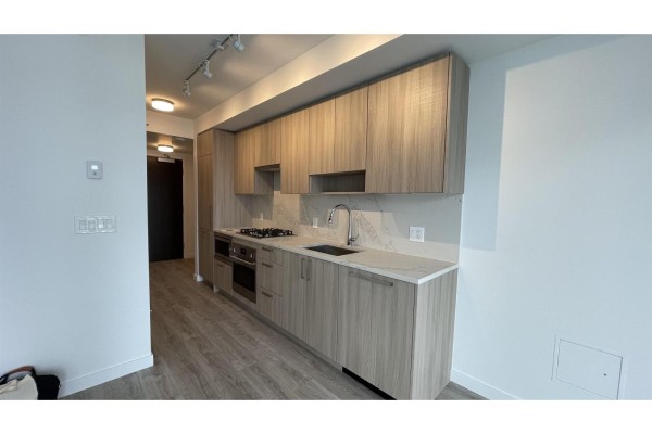 2312 13350 Central Avenue, Surrey, BC V3T0S1 Photo 5