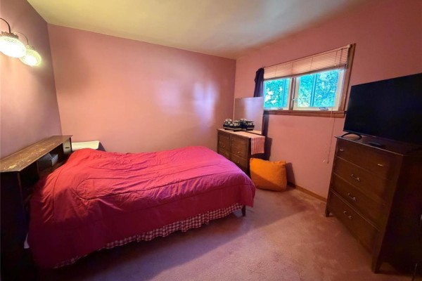 Bedroom - 2312 Rosser Avenue, Brandon, MB R7B0E3 Photo 5