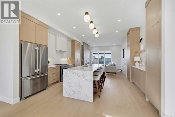 2pc Bathroom - 2314 22 Avenue Sw, Calgary, AB T2T0S8 Photo 4