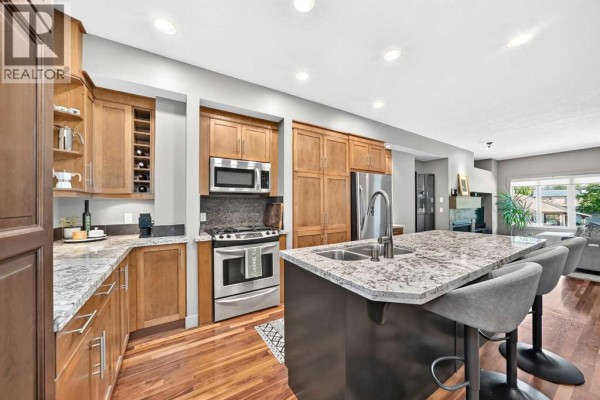 5pc Bathroom - 2315 1 Street Ne, Calgary, AB T2E9E6 Photo 5
