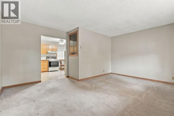 Living room - 2315 22 Avenue Sw, Calgary, AB T2T0T1 Photo 3