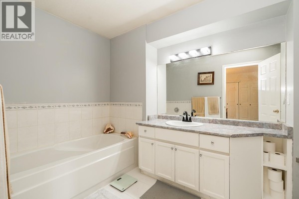 23161 123a Avenue, Maple Ridge, BC V2X1X8 Photo 2