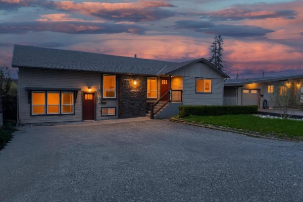 2319 Hemlock Street, Abbotsford, BC V2T3A1 Photo 2