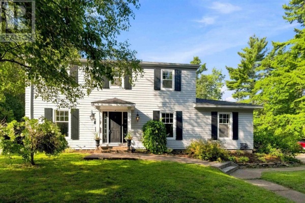 232 Alexandra Avenue, Bridgewater, NS, photo 2