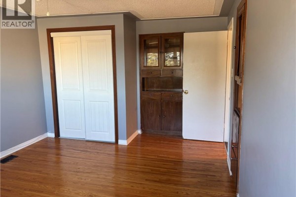 Dining room - 232 Barton Street, Hamilton, ON L8E9X9 Photo 5