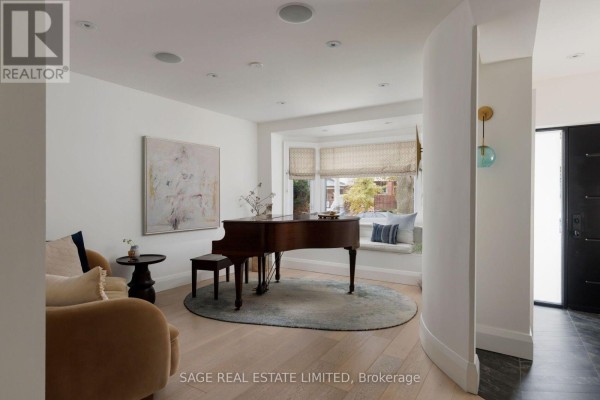 Living room - 232 Castlefield Avenue, Toronto, ON M4R1G7 Photo 5