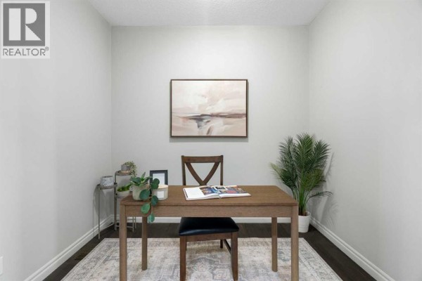 Living room - 232 Nolancrest Heights Nw, Calgary, AB T3R0V8 Photo 5
