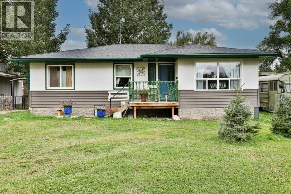 Living room - 232 Whitney Street, Carmangay, AB T0L0N0 Photo 3