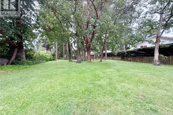 Workshop - 2321 Sooke Rd, Colwood, BC V9B1X6 Photo 4