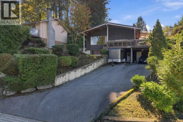 2322 Sumpter Drive, Coquitlam, BC V3J6Y2 Photo 3
