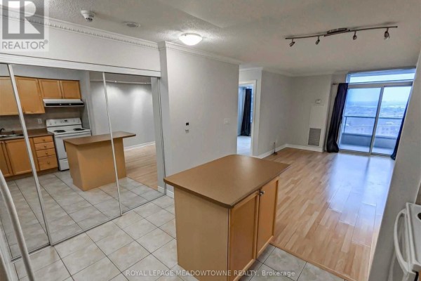 Dining room - 2326 - 3888 Duke Of York Boulevard, Mississauga, ON L5B4P5 Photo 3