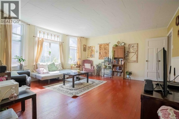 2329 Dowler Pl, Victoria, BC, photo 3