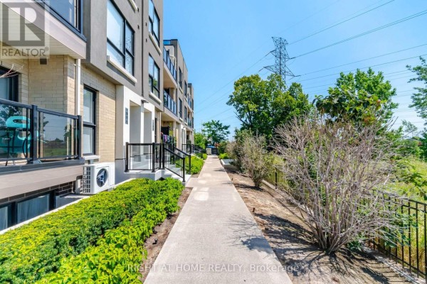 233 - 515 Kingbird Grove, Toronto, ON, photo 2