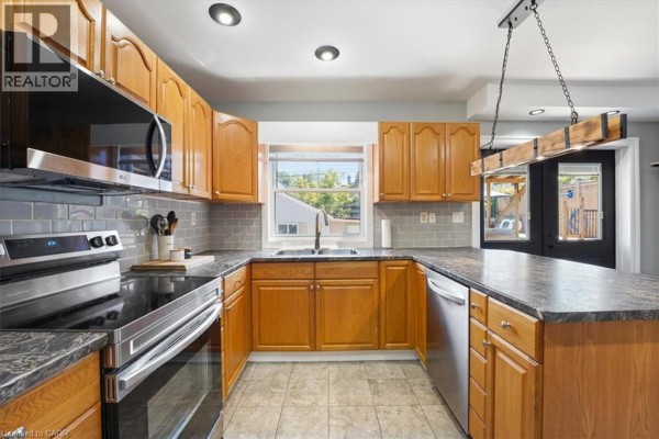Eat in kitchen - 233 Auburn Avenue, Hamilton, ON L8K3B7 Photo 5