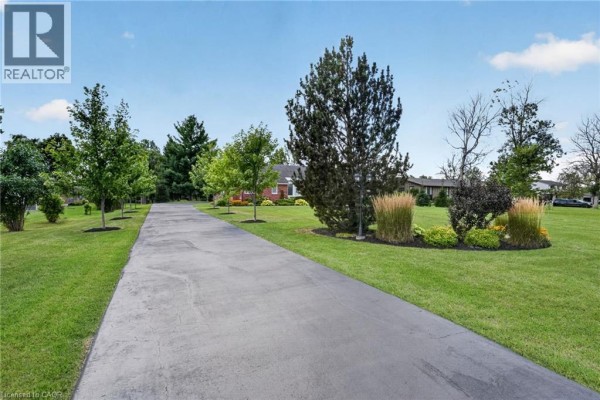 Family room - 233 Cairns Crescent, Fort Erie, ON L2A5M4 Photo 4