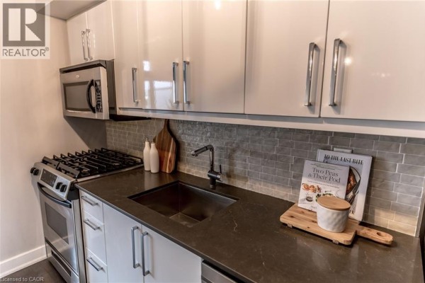 Living room - 233 Carlaw Avenue Unit# 620, Toronto, ON M4M3N6 Photo 5