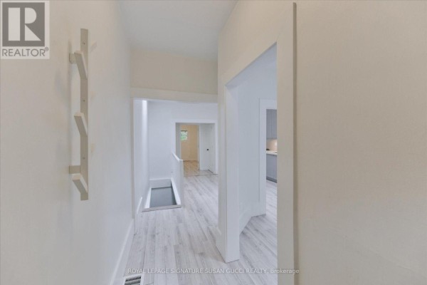 Dining room - 233 Cedarvale Avenue, Toronto, ON M4C4K3 Photo 2