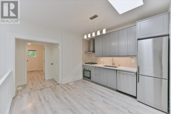 Kitchen - 233 Cedarvale Avenue, Toronto, ON M4C4K3 Photo 3