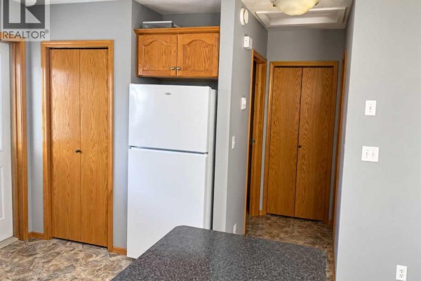 Primary Bedroom - 233 Kendrew Drive, Red Deer, AB T4P3Z1 Photo 5