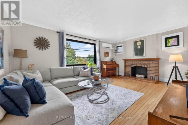 Eating area - 233 Rosemount Avenue, Toronto, ON M9N3C5 Photo 4