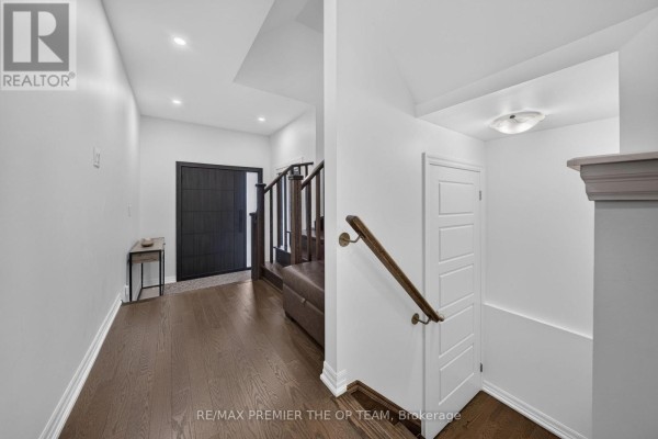 Primary Bedroom - 233 Vivant Street, Newmarket, ON L3X0K9 Photo 5