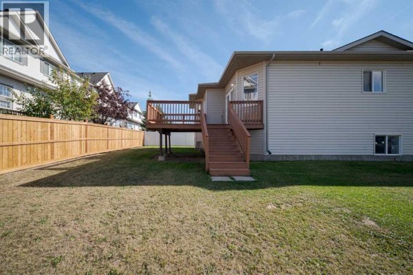 Living room - 233 Wilson Drive, Fort Mcmurray, AB T9H5R4 Photo 2