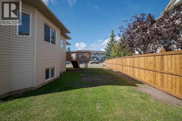 Dining room - 233 Wilson Drive, Fort Mcmurray, AB T9H5R4 Photo 4