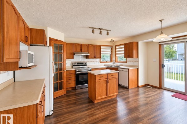 2331 37b Av Nw, Edmonton, AB T6T1N9 Photo 5