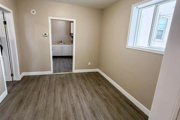 Living room - 2332 Edgar Street, Regina, SK S4N3L1 Photo 2