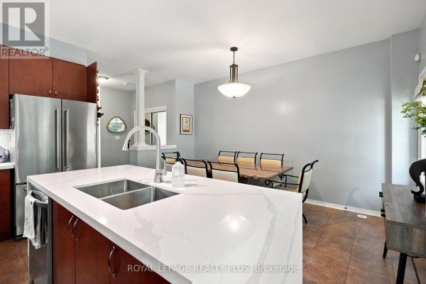 Living room - 2333 Sutton Drive, Burlington, ON L7L6Y9 Photo 5